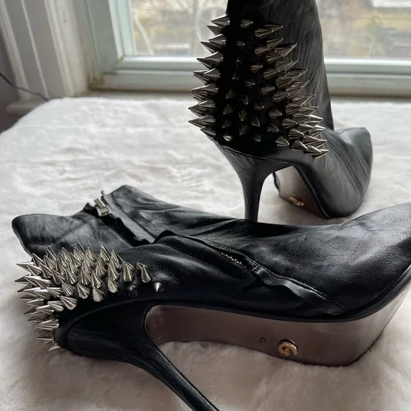 Rare spike adorned black booties size 42(11) - Picture 4 of 4